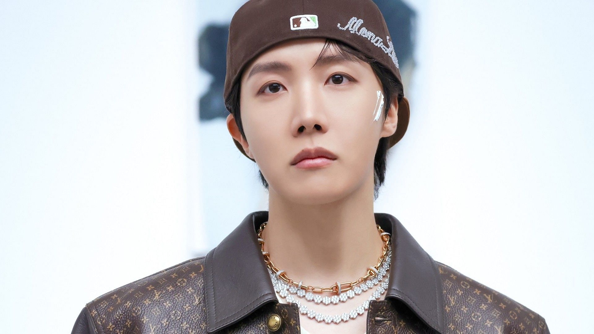 j-hope (Image via Weverse)